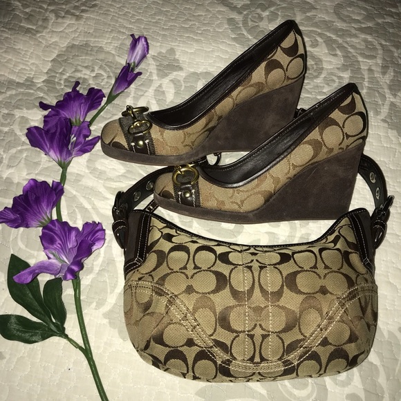 🦋Coach Signature”Issy” Round Toe Wedge,Size-6.5🦋 - Picture 1 of 7